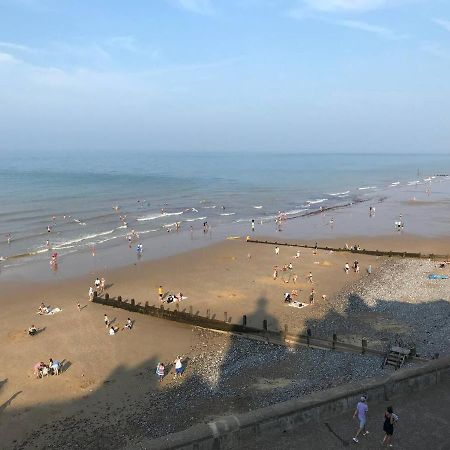 Cosy Beach House Steps From The Sea Cromer Exterior photo
